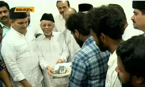 ഉരുള്‍പൊട്ടലില്‍ എല്ലാം  നഷ്ടമായ ശരത്തിന് വീടൊരുക്കി പാണക്കാട് തങ്ങള്‍ കുടുംബം 