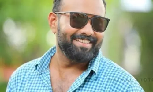 ബാബു ചേട്ടന് പോസിറ്റീവായ വ്യക്തി, അദ്ദേഹത്തിന്റെ വാക്കുകള് വളച്ചൊടിച്ചു; ഇടവേള ബാബുവിന് പിന്തുണയുമായി ഒമര് ലുലു ബാബു ചേട്ടന് പോസിറ്റീവായ വ്യക്തി, അദ്ദേഹത്തിന്റെ വാക്കുകള് വളച്ചൊടിച്ചു; ഇടവേള ബാബുവിന് പിന്തുണയുമായി ഒമര് ലുലു