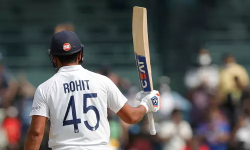 തകർപ്പൻ സെഞ്ച്വറിയുമായി വിമർശകരുടെ വായടപ്പിച്ച് രോഹിത്; ഇന്ത്യ ഡ്രൈവിങ് സീറ്റിൽ