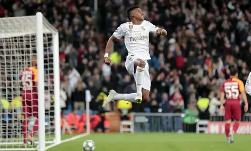 ചാമ്പ്യന്സ് ലീഗില് റയലിന്റെ ഗോള് ‘ആറാട്ട്’; വമ്പന്മാര്ക്ക് ജയം ചാമ്പ്യന്സ് ലീഗില് റയലിന്റെ ഗോള് ‘ആറാട്ട്’; വമ്പന്മാര്ക്ക് ജയം