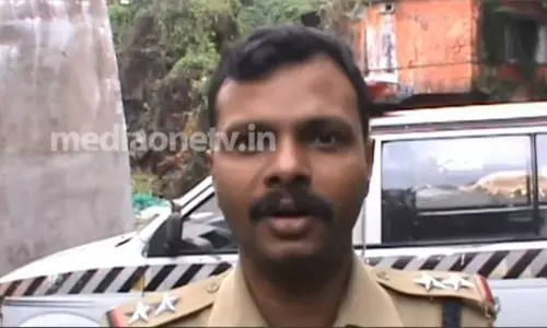 വിദ്യാര്‍ഥികളുടെ ലൈസന്‍സില്ലാ യാത്ര; പൊലീസ് നടപടി എടുക്കുന്നു