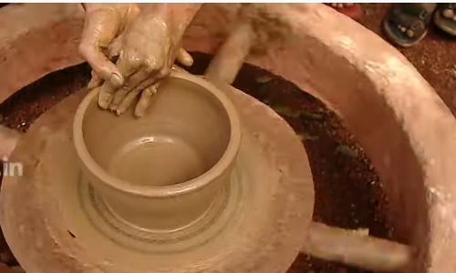 കുട്ടിക്കൂട്ടങ്ങള്‍ക്ക് കൌതുകമായി കളിമണ്‍പാത്ര നിര്‍മ്മാണ കളരി