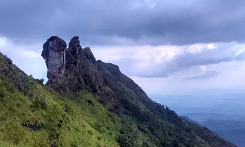 മഞ്ഞിൽ പുതഞ്ഞ് ഇല്ലിക്കൽ കല്ല്, മുഴുവൻ സമയവും കാറ്റ് വീശുന്ന ഇല്ലിക്കൽ കല്ല് കണ്ടുവരാം