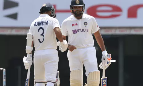 സെഞ്ച്വറി കൂട്ടുകെട്ടുമായി രോഹിത്-രഹാനെ സഖ്യം; ഇന്ത്യ മികച്ച നിലയില് സെഞ്ച്വറി കൂട്ടുകെട്ടുമായി രോഹിത്-രഹാനെ സഖ്യം; ഇന്ത്യ മികച്ച നിലയില്