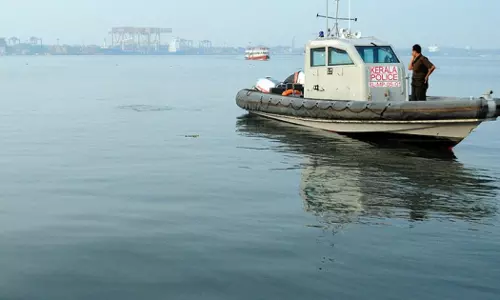 കാസർകോട് ബോട്ട് അപകടത്തിൽപ്പെട്ട് കുടുങ്ങിയ മത്സ്യത്തൊഴിലാളികളെ രക്ഷിച്ചു