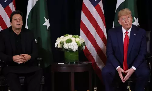 എവിടെ നിന്നാണ് ഇമ്മാതിരി റിപ്പോര്‍ട്ടര്‍മാരെ കിട്ടുന്നത് ? പാക് മാധ്യമപ്രവര്‍ത്തകനെ കളിയാക്കി ഇമ്രാനോട് ട്രംപ്