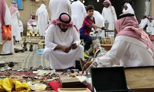 തൊഴില് വിപണിയെ കുറിച്ച് പഠിക്കാന് നിര്ദേശം സൗദി മന്ത്രിസഭ തൊഴില് വിപണിയെ കുറിച്ച് പഠിക്കാന് നിര്ദേശം സൗദി മന്ത്രിസഭ