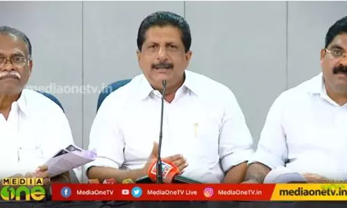 പുനഃസംഘടനക്കുറിച്ച് ആലോചിച്ചപ്പോൾ തന്നെ പ്രതിസന്ധിയിലയവർ പുനഃസംഘടനക്കുറിച്ച് ആലോചിച്ചപ്പോൾ തന്നെ പ്രതിസന്ധിയിലയവർ