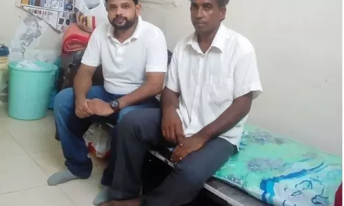 കടുത്ത ഉഷ്ണം സഹിച്ച് പാർക്കിൽ അന്തിയുറക്കം; ഇതുമൊരു പ്രവാസ ജീവിതം 