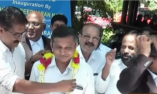 പാലായിലെ വിജയം ആഘോഷിച്ച് എറണാകുളത്ത് മനു റോയിയുടെ പ്രചരണം