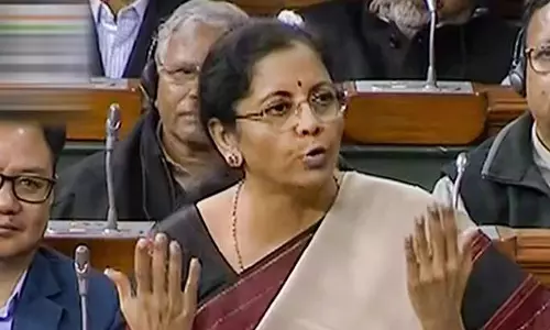 അമ്മയും മകനും പാർട്ടി നടത്തും; മകളും മരുമകനും സ്വത്ത് കൈകാര്യം ചെയ്യും: രാഹുലിനെതിരെ നിർമല