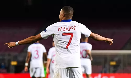 എംബാപ്പെ മാജിക്; ചാമ്പ്യൻസ് ലീഗിൽ ബാഴ്‌സലോണയെ തകർത്ത് പിഎസ്ജി