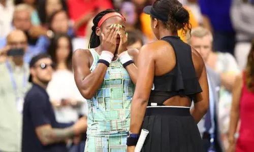 തോറ്റപ്പോള്‍ കരഞ്ഞ 15കാരിയെ ചേര്‍ത്തുപിടിച്ച് നവോമി ഒസാക