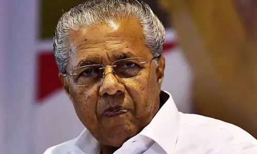 പൊലീസുകാരെ ക്രൂരമായി വളഞ്ഞിട്ട് തല്ലിയാല്‍ പിന്നെ എന്ത് ചെയ്യണം; പൊലീസ് ലാത്തിച്ചാര്‍ജിനെ ന്യായീകരിച്ച് മുഖ്യമന്ത്രി