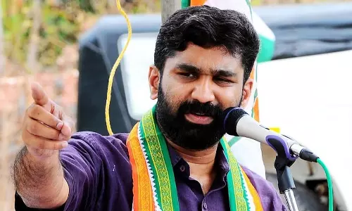 സി.പി.എമ്മുകാരുടെ ഉളുപ്പില്ലായ്മയ്ക്കും ചര്‍മശേഷിക്കും മുന്നില്‍ കണ്ടാമൃഗം തോറ്റുപോകും ഐഫോണ്‍ വിവാദത്തില്‍ വി.ടി ബല്‍റാം