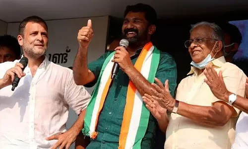 ബാങ്കു വിളിച്ചു, ബൽറാം തൊട്ടുവിളിച്ചു; പ്രസംഗം നിർത്തി രാഹുൽ