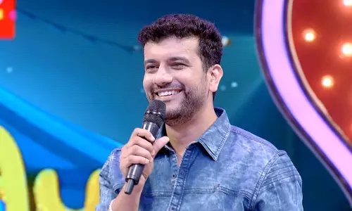 രമേശ് പിഷാരടി കോണ്‍ഗ്രസിലേക്ക്; ഐശ്വര്യകേരള യാത്രയില്‍ പങ്കെടുത്തേക്കും