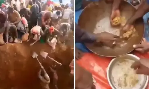 സ്വര്‍ണമല കുഴിക്കുന്ന തിരക്കില്‍ ഒരു ഗ്രാമം