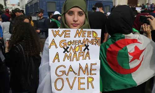 അള്‍ജീരിയയിലെ സര്‍ക്കാര്‍ വിരുദ്ധ പ്രക്ഷോഭം മൂന്ന് മാസം പിന്നിടുന്നു, പ്രസിഡന്റ് ഇലക്ഷന്‍ മാറ്റി വെക്കണമെന്ന് ആവശ്യം