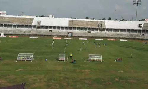 സന്തോഷ് ട്രോഫി: തമിഴ്നാടിനെ പൂട്ടാന് കേരളം ഇന്നിറങ്ങും സന്തോഷ് ട്രോഫി: തമിഴ്നാടിനെ പൂട്ടാന് കേരളം ഇന്നിറങ്ങും