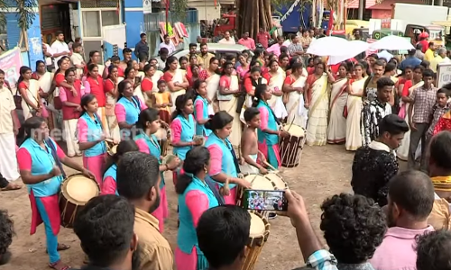 എറണാകുളം മണ്ഡലത്തില്‍ തെരഞ്ഞെടുപ്പ് പ്രചരണം ആവേശകരമാക്കി എല്‍.ഡി.എഫിന്റെ റോഡ് ഷോ