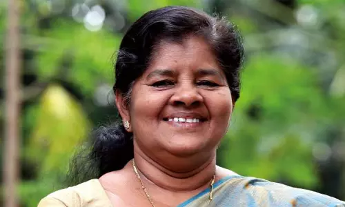 എന്തെങ്കിലുമൊക്കെ ബോംബ് പൊട്ടിച്ചു നടക്കാമെന്ന വ്യാമോഹമാണ്; ചെന്നിത്തലയ്‌ക്കെതിരെ മന്ത്രി മെഴ്‌സിക്കുട്ടിയമ്മ