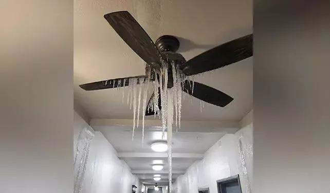 മഞ്ഞുപാളികളില്‍ പൊതിഞ്ഞ് റൂമിലെ ഫാന്‍, വെള്ളമില്ല, വൈദ്യുതിയില്ല; തണുത്ത് വിറച്ച് ടെക്സസുകാര്‍