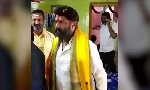 ബാലകൃഷ്ണ ആരാധകനെ തല്ലി; അദ്ദേഹം തൊട്ടതില്‍ അഭിമാനമെന്ന് ആരാധകന്‍