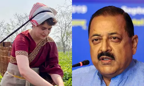 ഇതെന്താ സിനിമാ ഷൂട്ടാണോ? തേയില നുള്ളിയ പ്രിയങ്ക ഗാന്ധിയെ പരിഹസിച്ച് കേന്ദ്രമന്ത്രി ഇതെന്താ സിനിമാ ഷൂട്ടാണോ? തേയില നുള്ളിയ പ്രിയങ്ക ഗാന്ധിയെ പരിഹസിച്ച് കേന്ദ്രമന്ത്രി