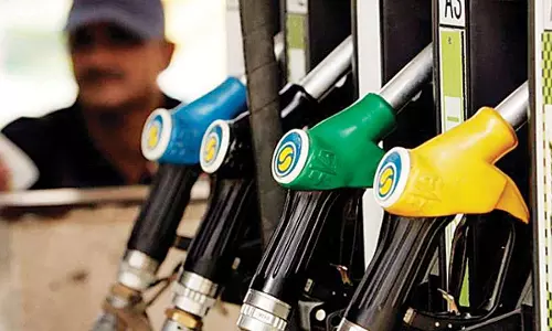 ഇന്ധന വില കുറയ്‌ക്കൂ , രാമഭക്തർക്ക് ഭക്ഷണം നൽകൂ കേന്ദ്രത്തോട് ശിവസേന