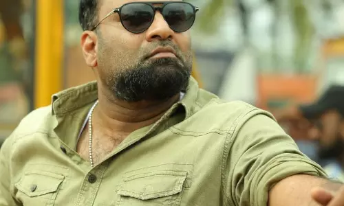 ആര്‍ക്കും സീറ്റില്ല, ലാലേട്ടന് പോലും; ടിനി ടോമിന് പൊങ്കാലയിട്ട് സോഷ്യല്‍ മീഡിയ