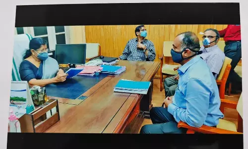 ജെ. മേഴ്സിക്കുട്ടിയമ്മയും ഇ.എം.സി.സി കമ്പനി ഉടമയും ചർച്ച നടത്തുന്നതിന്റെ ഫോട്ടോ പുറത്ത് വിട്ട് ചെന്നിത്തല ജെ. മേഴ്സിക്കുട്ടിയമ്മയും ഇ.എം.സി.സി കമ്പനി ഉടമയും ചർച്ച നടത്തുന്നതിന്റെ ഫോട്ടോ പുറത്ത് വിട്ട് ചെന്നിത്തല