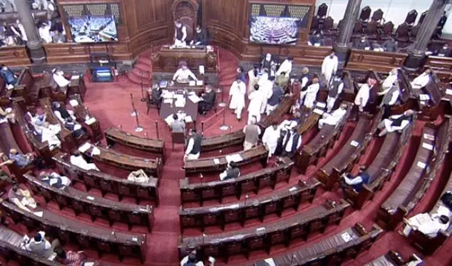 ഇന്ധന വില വർധനവിനെതിരെ പ്രതിപക്ഷ ബഹളം; രാജ്യസഭ നിര്‍ത്തിവച്ചു