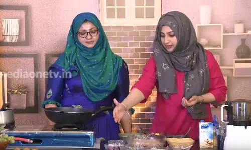 റസീല ചിക്കനുമായി റസീല  