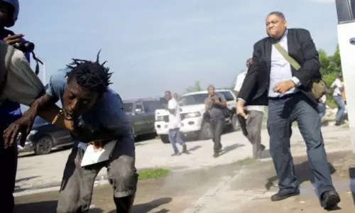 ഹെയ്തിയില്‍ പാര്‍ലമെന്റിന് മുന്നില്‍ പ്രതിഷേധിച്ചവര്‍ക്ക് നേരെ സെനറ്റ് അംഗം വെടിയുതിര്‍ത്തു