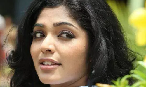 ഞാന്‍ സഖാവിന്‍റെ സഖി മാത്രമല്ല, സ്വന്തം വ്യക്തിത്വമുള്ളയാള്‍; ചുട്ട മറുപടിയുമായി റിമ കല്ലിങ്കല്‍