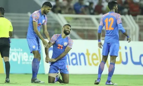 ഇന്ത്യയുടെ ലോകകപ്പ് സ്വപ്നം നിരാശയില് മങ്ങി, ഇനി പ്രതീക്ഷ അത്ഭുതങ്ങളില് മാത്രം ഇന്ത്യയുടെ ലോകകപ്പ് സ്വപ്നം നിരാശയില് മങ്ങി, ഇനി പ്രതീക്ഷ അത്ഭുതങ്ങളില് മാത്രം