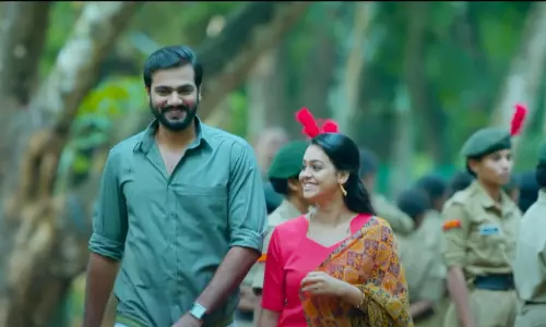 കാറൽ മാർക്സ്​ ഭക്​തനായിരുന്നു തരം​ഗമായി ചിത്രത്തിലെ ആദ്യ ഗാനം