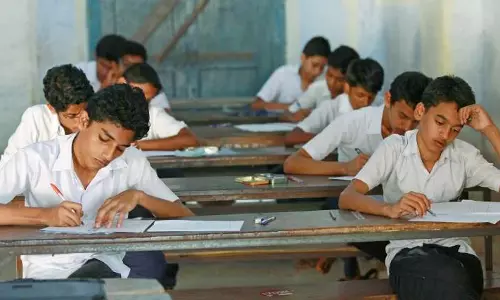 എസ്.എസ്.എൽ.സി, പ്ലസ് ടു പരീക്ഷകള്‍ മാറ്റിവയ്ക്കണം; തെരഞ്ഞെടുപ്പ് കമ്മീഷനോട് സംസ്ഥാന സര്‍ക്കാര്‍