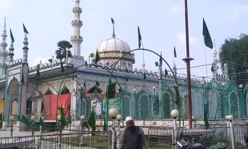 ദർഗയും പള്ളിയും പൊളിക്കാനുള്ള യു.പി അധികൃതരുടെ നീക്കം സ്റ്റേ ചെയ്ത് സുപ്രീം കോടതി