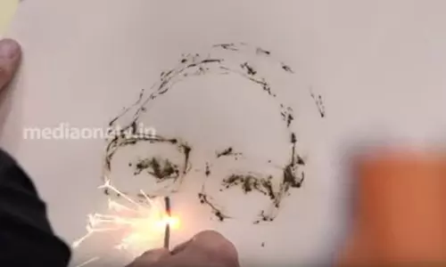 കത്തുന്ന കമ്പിത്തിരികള്‍ കൊണ്ട് പടംവരക്കുന്ന കലാകാരന്‍; കൌതുക കാഴ്ചകള്‍