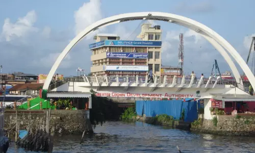 മറൈന്‍ഡ്രൈവില്‍ ഇന്ന് വളളം കളി  