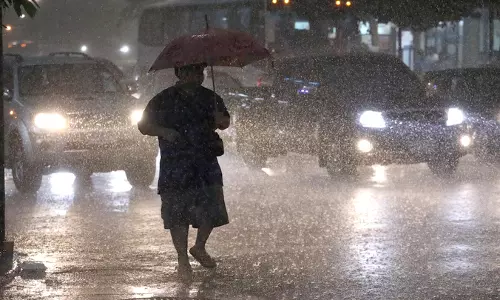 സൗദിയുടെ കിഴക്കന് പ്രവിശ്യയില് രണ്ട് ദിവസമായി തുടരുന്ന മഴ ശക്തമായി സൗദിയുടെ കിഴക്കന് പ്രവിശ്യയില് രണ്ട് ദിവസമായി തുടരുന്ന മഴ ശക്തമായി