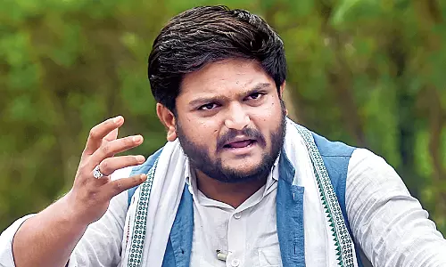 പട്ടേലിന്റെ പേരില് വോട്ട് ചോദിച്ചിട്ട് ബിജെപി ഇപ്പോള് അദ്ദേഹത്തെ അപമാനിക്കുന്നു: ഹാര്ദിക് പട്ടേല് പട്ടേലിന്റെ പേരില് വോട്ട് ചോദിച്ചിട്ട് ബിജെപി ഇപ്പോള് അദ്ദേഹത്തെ അപമാനിക്കുന്നു: ഹാര്ദിക് പട്ടേല്