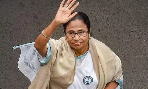 ബംഗാളില് വന്ന് ഗോളടിക്കാന് നില്ക്കണ്ട, ഗോള്ക്കീപ്പറായി ഞാനുണ്ട്: മോദിക്ക് മമതയുടെ മറുപടി ബംഗാളില് വന്ന് ഗോളടിക്കാന് നില്ക്കണ്ട, ഗോള്ക്കീപ്പറായി ഞാനുണ്ട്: മോദിക്ക് മമതയുടെ മറുപടി