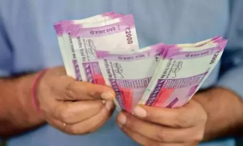 കോവിഡ് കാലത്ത് മാറ്റിവെച്ച സര്‍ക്കാര്‍ ജീവനക്കാരുടെ ശമ്പളം തിരിച്ചു നല്‍കുന്നു