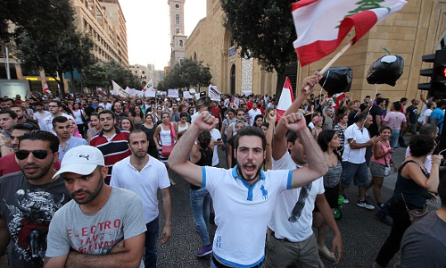 ലെബനാനില്‍ രൂക്ഷമായ സാമ്പത്തിക പ്രതിസന്ധിക്കും വിലക്കയറ്റത്തിനുമെതിരെ പ്രക്ഷോഭം