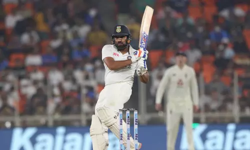 അഹമ്മദാബാദ് ടെസ്റ്റ്; ആദ്യ ദിനം സ്വന്തമാക്കി ഇന്ത്യ