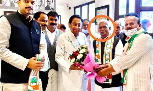 മധ്യപ്രദേശിൽ ഗോഡ്‌സെ അനുയായി കോൺഗ്രസിൽ; പൂക്കൾ നൽകി സ്വീകരിച്ച് കമൽനാഥ്