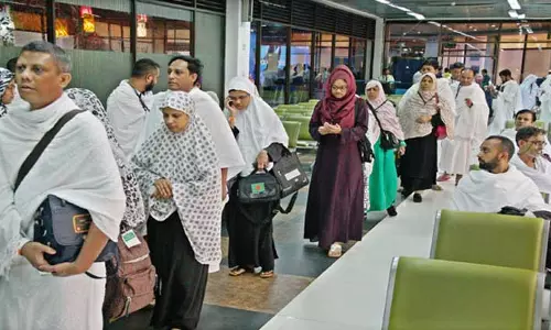 മലയാളി ഹാജിമാരുടെ മടക്കയാത്ര; അവസാന സംഘം ചൊവ്വാഴ്ച മടങ്ങും മലയാളി ഹാജിമാരുടെ മടക്കയാത്ര; അവസാന സംഘം ചൊവ്വാഴ്ച മടങ്ങും